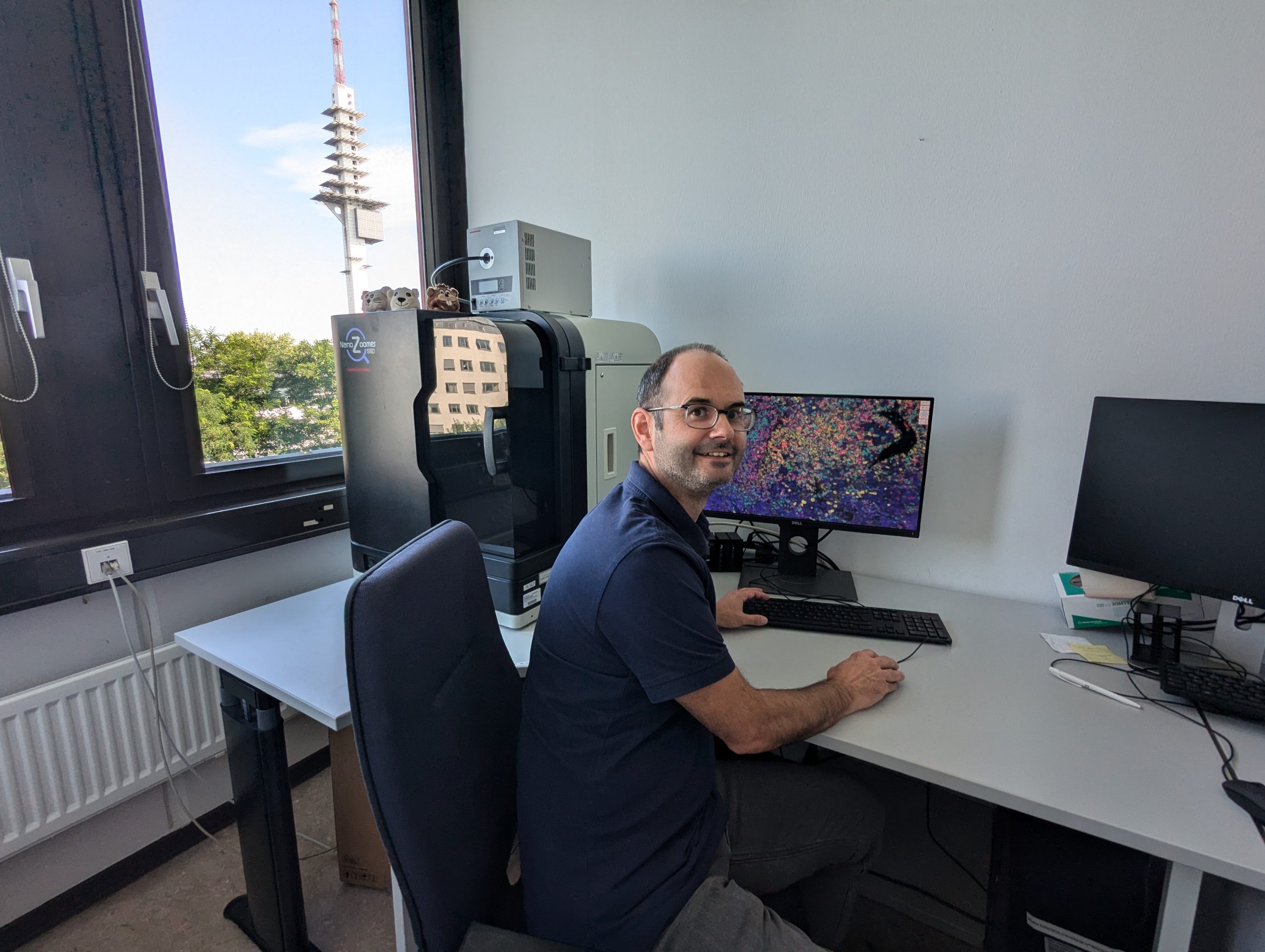 Dr. Dirk Schaudien at the Fraunhofer ITEM pathology service